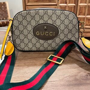 Faux oval Gucci bag